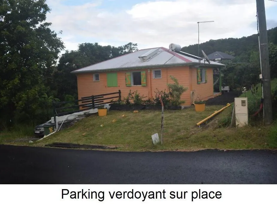 Hébergement de vacances Gite à 2 pas de la flamboyante plage de La Perle Deshaies Guadeloupe